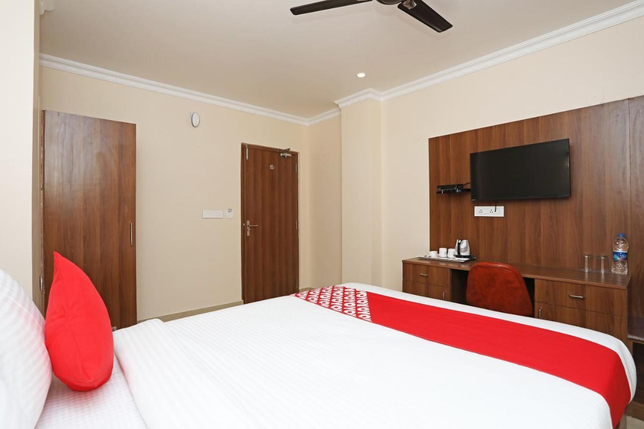 Oyo 13528 Kumud Plaza Hotel Bhubaneswar Exterior foto