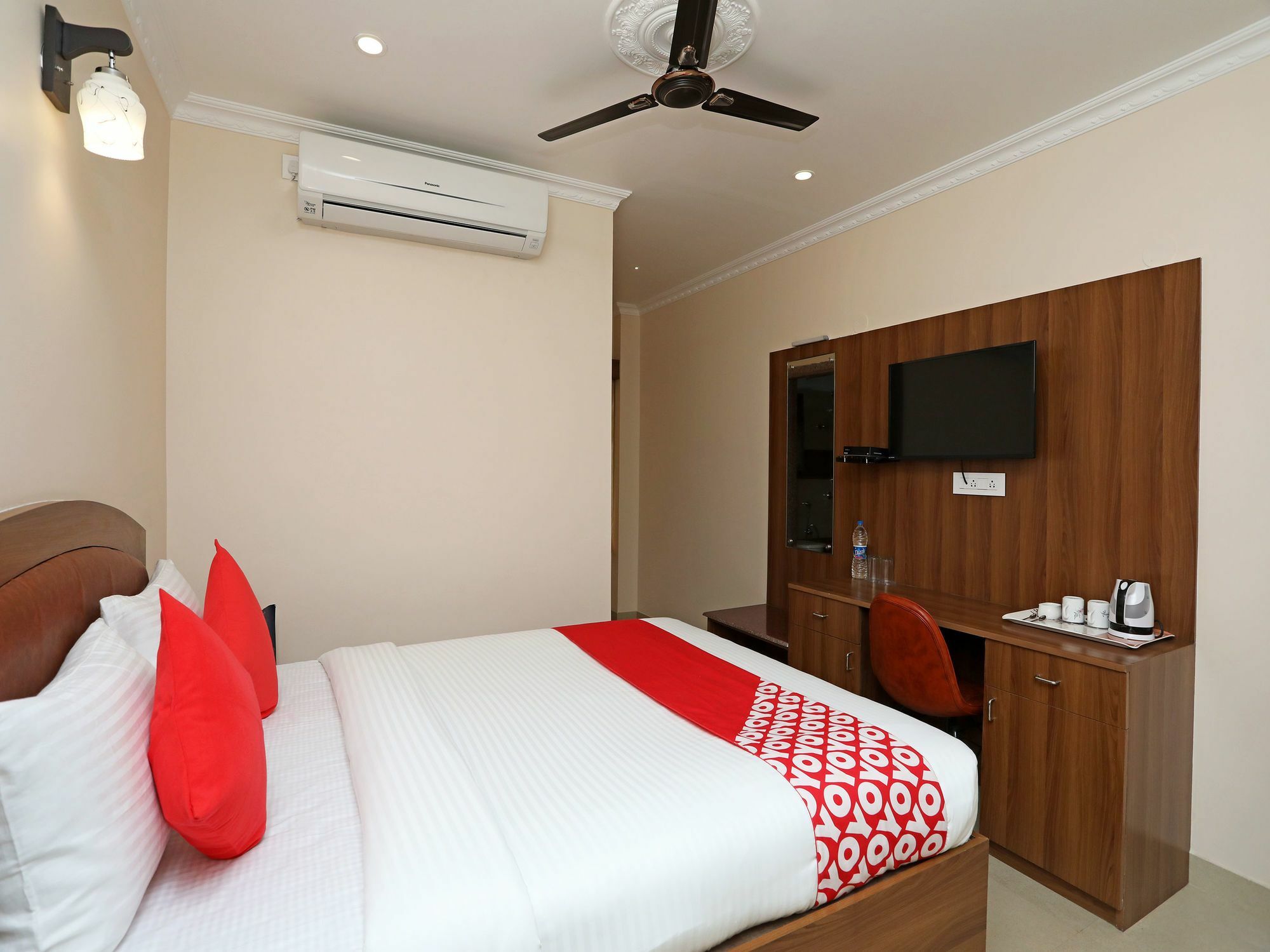 Oyo 13528 Kumud Plaza Hotel Bhubaneswar Exterior foto